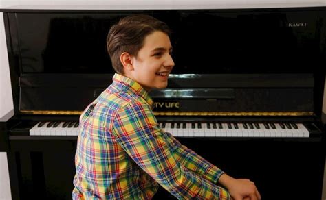 Alexander Vivero Es La Joven Promesa De La Música Mexicana