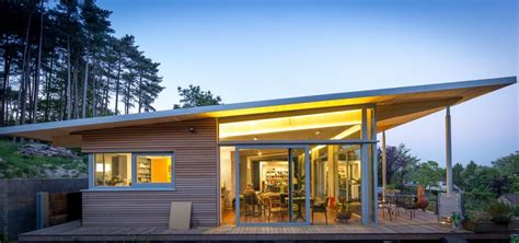 This Single Story House Is Flat Out Fantastic Flat Roof House Flat