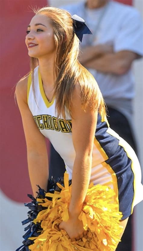 Pin By Eric Dyar On Sports Football Cheerleaders Professional