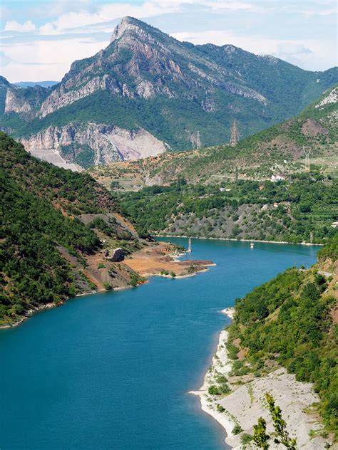Albánie, dovolená v zemi krásných hor, pláží a škipetarů dlouhou dobu byla albánie přehlíženou dovolenkovou destinací. Zo was mijn rondreis door Noord Albanië - Daily Nonsense