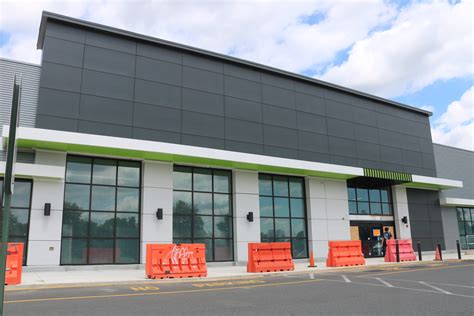 Amazon Fresh Grocery Store Nears Completion Obtains Liquor License