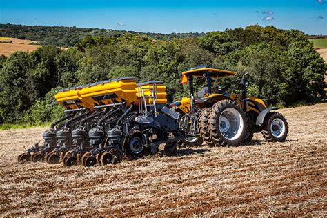 Plantadeira Hitech Compact Vamos Valtra