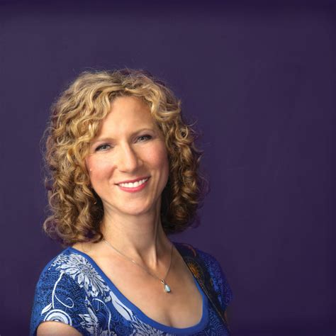 Review Laurie Berkner Shines At The Paramount For A Solo Holiday Show True Hollywood Talk
