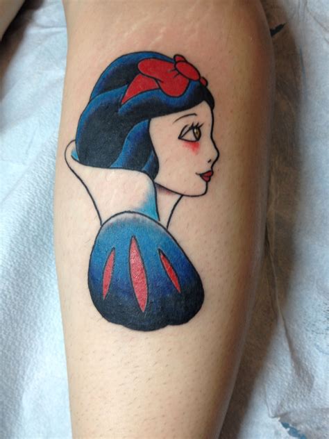 Snow White Tattoo By Ruben Garcia Resistance Tattoo Disneytattoo Snow White Tattoos White