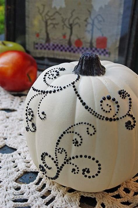 11 Ideas For Pretty Pumpkins Decorating Your Small Space