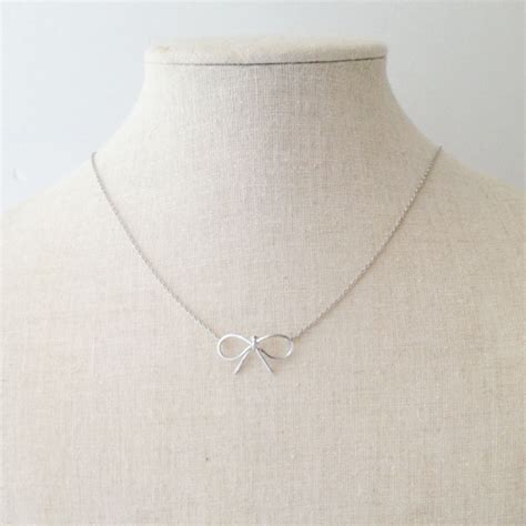 Bow Necklace In Silver On Luulla
