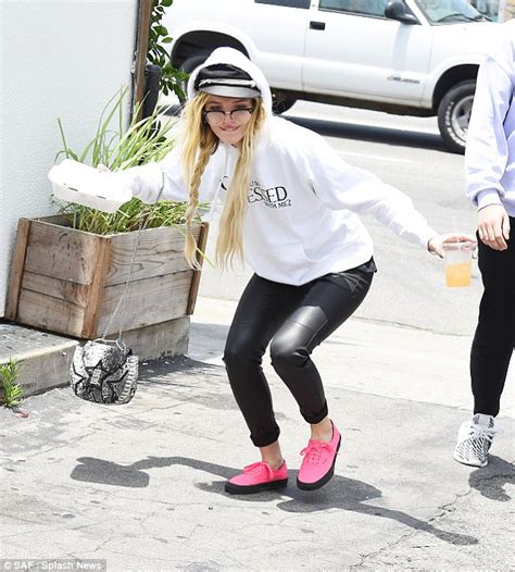 Bella Thorne Twerks In The Street With Her Sister Dani Daily Mail Online