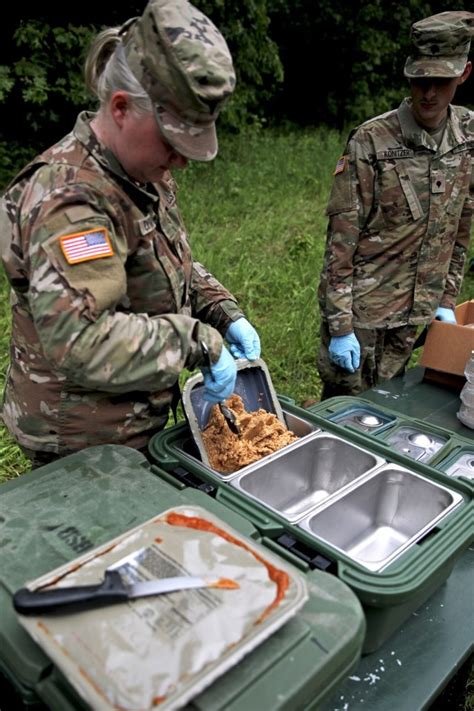 Field Feeding Teams Fuel Red Arrow Soldiers During Fort Mccoy Training