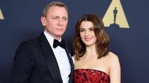 One of the british theatre's most famous faces, daniel craig, who waited tables as a struggling teenage actor with the national youth theatre he was born daniel wroughton craig on march 2, 1968, at. Eheaus bei 007-Daniel Craig und Rachel Weisz