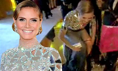 Heidi Klum Publicly Removes Her Underwear At Oscars Party For Jay Leno