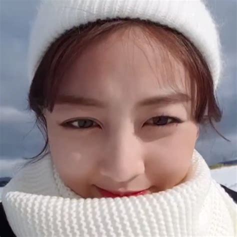 Happy Jihyo Is The Best Jihyo On Twitter A Thread Of Jihyo Going Her Biggest Habit