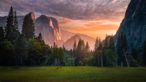 Sunset Red Light Yosemite National Park In Californias Sierra Nevada U