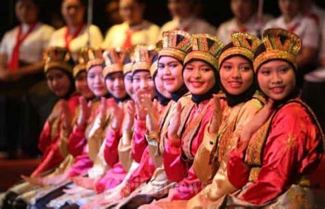 Fascinating Facts Of Indonesian Saman Dance Factsofindonesia Com Riset