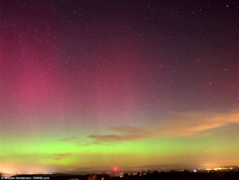 Northern Lights Aurora Borealis Over Gloucestershire Daily Mail Online