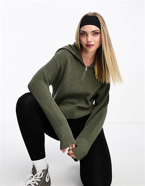 monki hochgeschlossener strickpullover in khaki mit reißverschlusskragen asos