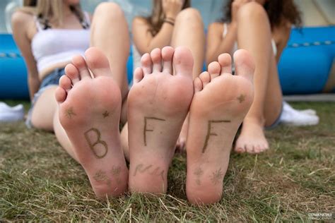 Stephan Partipilø Barefeet Beautiful Feet Cute Country Girl Barefoot