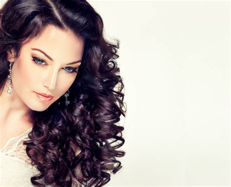 Download Curl Earrings Hair Face Woman Model 4k Ultra Hd Wallpaper By
