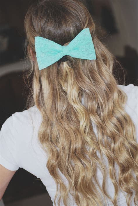 Cute Bow With Curly Hair 🎀 Hair Styles Hair Curly Hair Styles