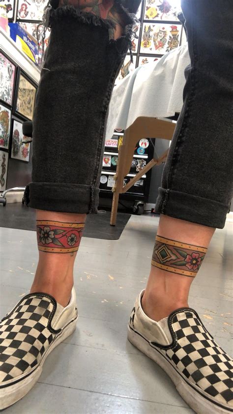 floral-ankle-tatoos-ankle-tattoos,-cuff-tattoo,-traditional-tattoo-cuff