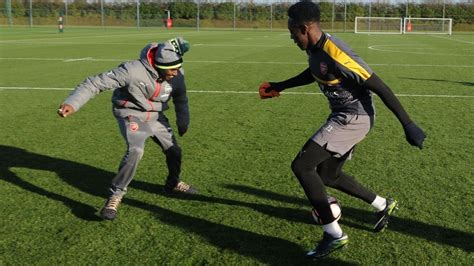 Arsenal Fan Mo Farah Goes Head To Head With Danny Welbeck As Forward