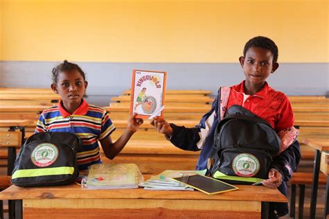 The child learns the world through the mother tongue. 3 examples of mother tongue education | Global Partnership ...