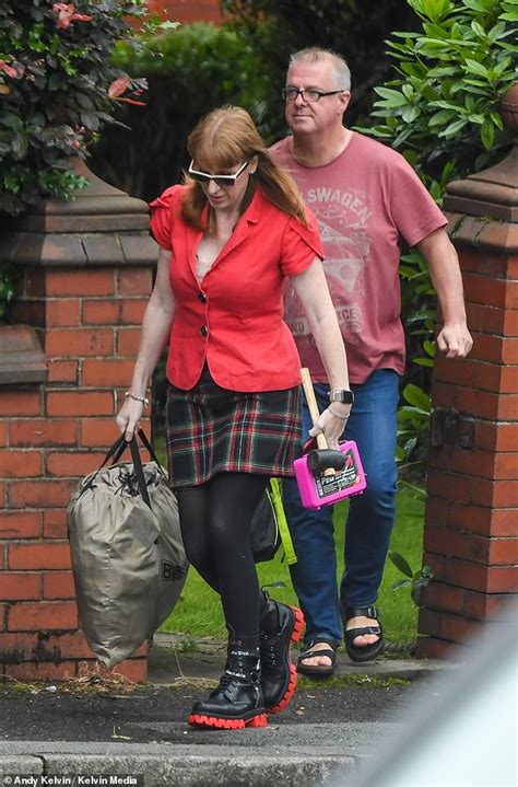 Angela Rayner Shows Off Her Bold Fashion Sense As She Steps Out With Married Mp Daily Mail Online