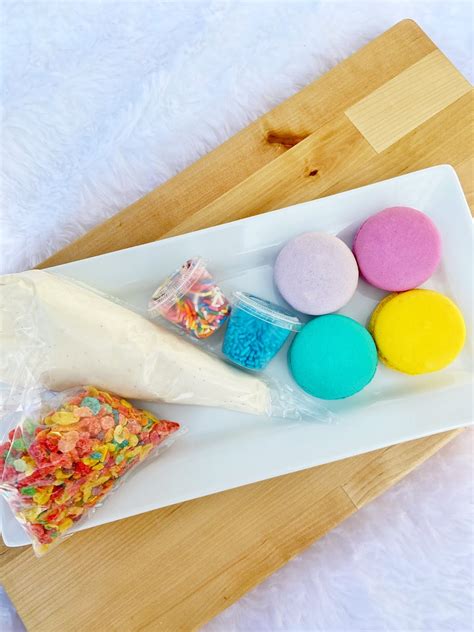 Maybe you would like to learn more about one of these? Le Detroit Macaron - Macron Decorating Kit - Fashion meets Food