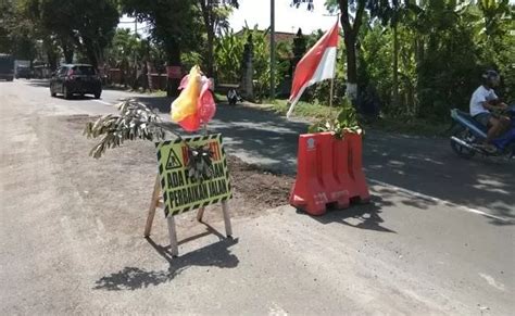 Awas Jalan Berlubang Sering Makan Tumbal Pemotor Radar Bali
