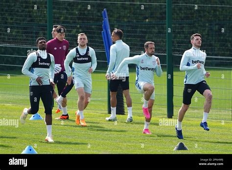 Left To Right West Ham Uniteds Ben Johnson Jarrod Bowen Danny Ings And Declan Rice During A