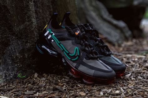 The green wire nike swoosh might be too light of green or a different material. La Nike Air Vapormax 2019 x Cactus Plant Flea Market ...