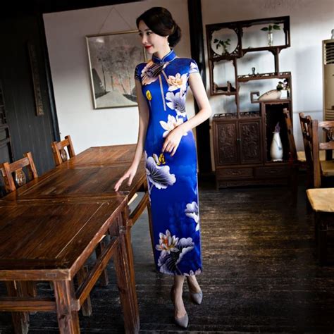 Breathtaking Lotus Silk Chinese Dress Qipao Cheongsam