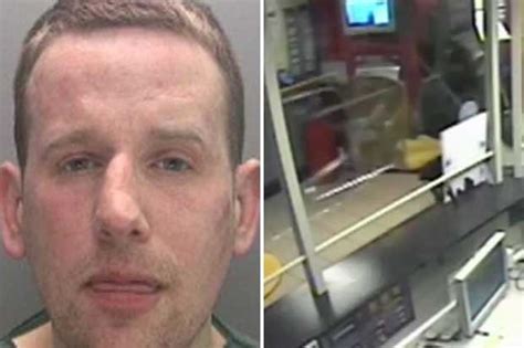 Video The Worst Burglar Ever Bungling Thief Fails Miserably To Break