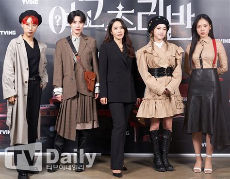 Watch 여고추리반 online free, download 여고추리반 full seasons and episodes with subtitle on putlocker | 123movies. TD포토 재재-장도연-박지윤-최예나-비비 '여고추리반에서 만나요'