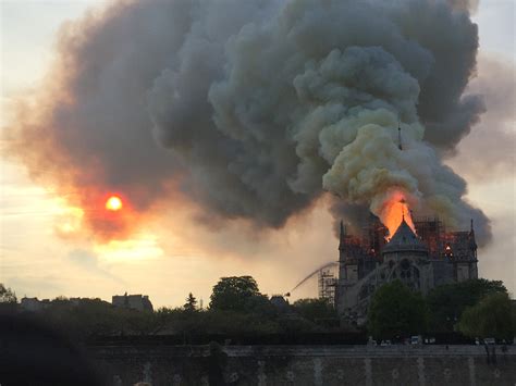 Comment Notre Dame A Pris Feu - EN DIRECT - Incendie de Notre-Dame de Paris: le feu « maîtrisé