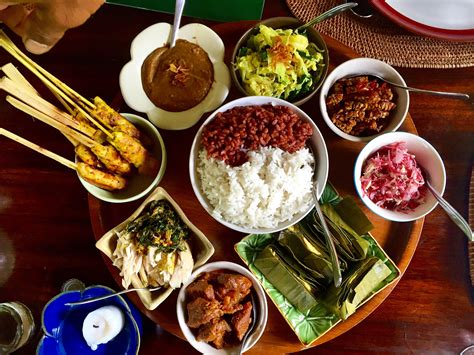 Traditional balinese food always involves rice and a must on your list of must try grub in bali. How to 'Eat Pray Love' Your Way Around Bali - The Pin the ...
