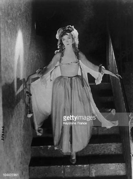 Miss Lillian Gish Photos And Premium High Res Pictures Getty Images