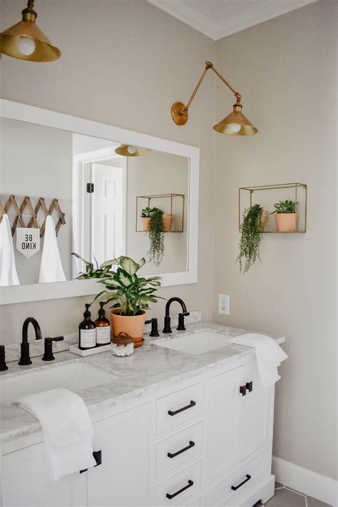 This living room is a case study in boho style: boho bathroom | House On Longwood Lane