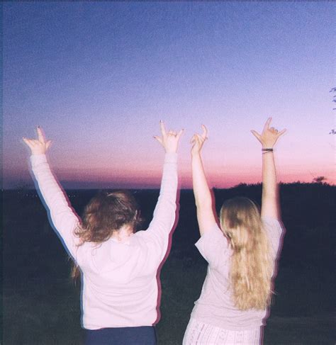 Aesthetic Pictures With Best Friend Iwannafile