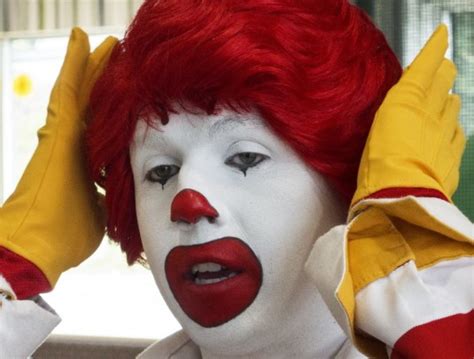 Creepy Clown Craze Forces Ronald Mcdonald Into Hiding Daily News