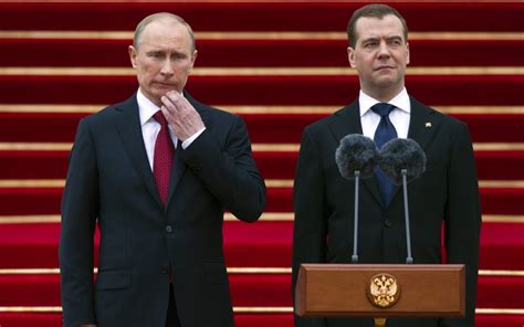 Vladimir Putin Is Sworn In As Russia S President In Moscow As Hundreds Protest