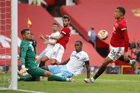 Links to manchester united vs. Manchester United 0-0 West Ham LIVE! Latest score, goal updates, team news, TV and Premier ...