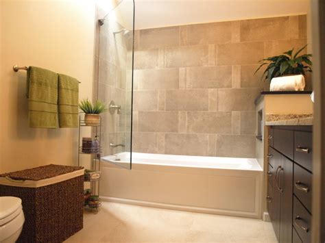 Three Wall Alcove Tub With Splash Guard Transitional Bathroom