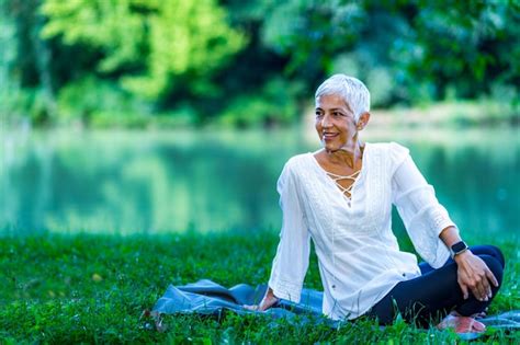 Premium Photo Senior Woman Meditating By The Water