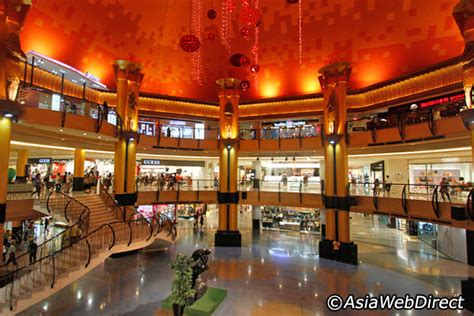 It underwent expansions in 2007 and then later again in 2015. Sunway Pyramid in Kuala Lumpur - Petaling Jaya Shopping