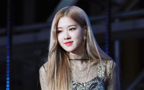Berikutnya adalah foto ketika blackpink menghadiri ajang golden disk awards 2019 yang berlangsung di seoul, korea selatan. Busana Cantik Rose Ini Disebut Hasil Kerja Terbaik Stylist ...