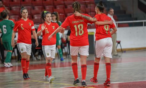 Os golos da equipa 'encarnada' foram marcados por fifó. Benfica Leões Porto Salvo Futsal Feminino - SL Benfica