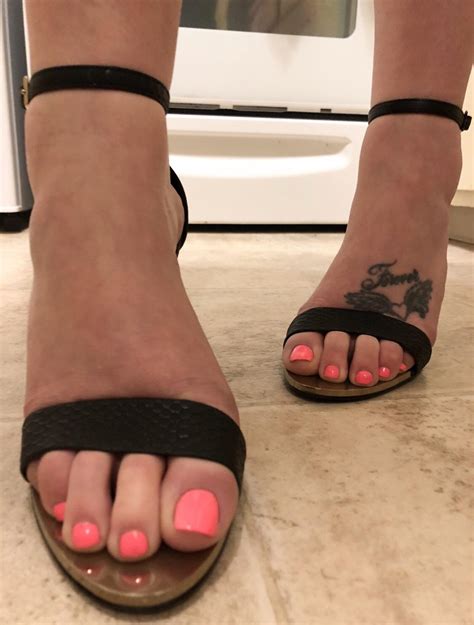 Hot Pink Toes Sexy Rfeet