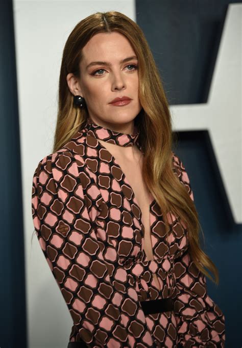 Riley Keough Breaks Silence 6 Days After Brother Benjamins Death Hollywood Life