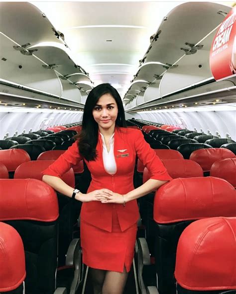 Pramugari Airasia Indonesiaさんのinstagram写真・2019年7月21日 1035 Flight Attendant Uniform Military