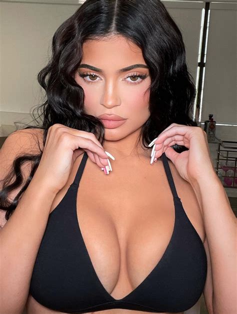 kylie jenner thrills fans as she dons plunging bikini in jaw dropping display daily star
